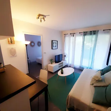 Apartment La Marina Avec Parking Et Acces Piscine La Rochelle (Charente-Maritime)